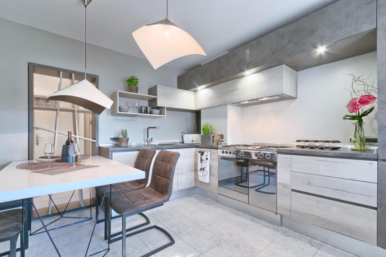 Modern Oasis Apartment Пула Экстерьер фото