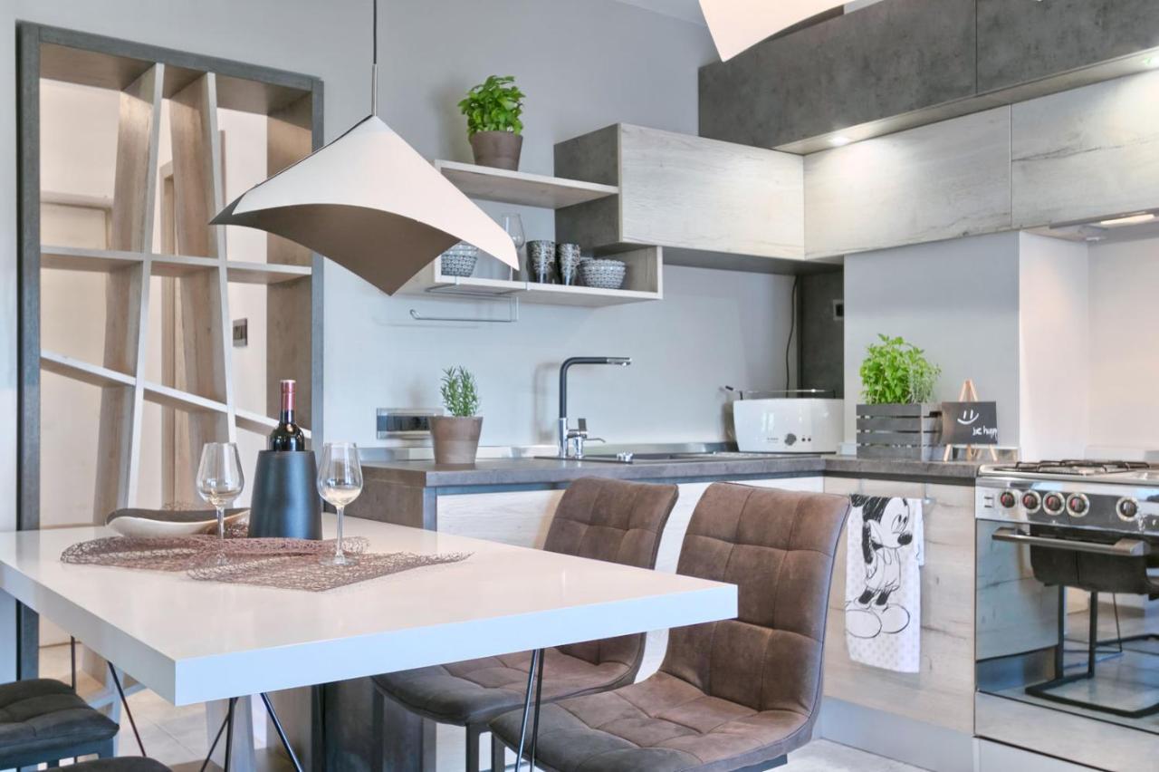 Modern Oasis Apartment Пула Экстерьер фото
